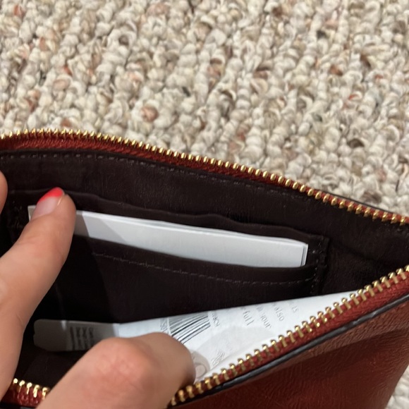 COACH CORNER ZIP WRISTLET (F21070)
METALLIC CURRANT/LIGHT GOLD - Picture 7 of 9